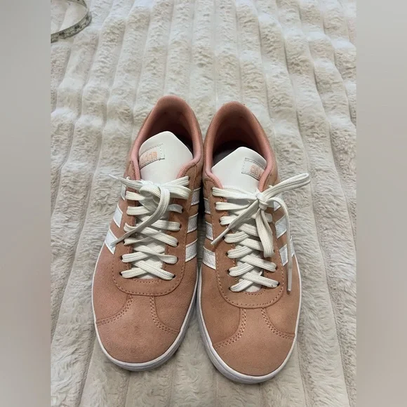 Adidas Women’s VLCourt 3.0 Lace Up Sneakers 6.5 - Picture 3 of 10